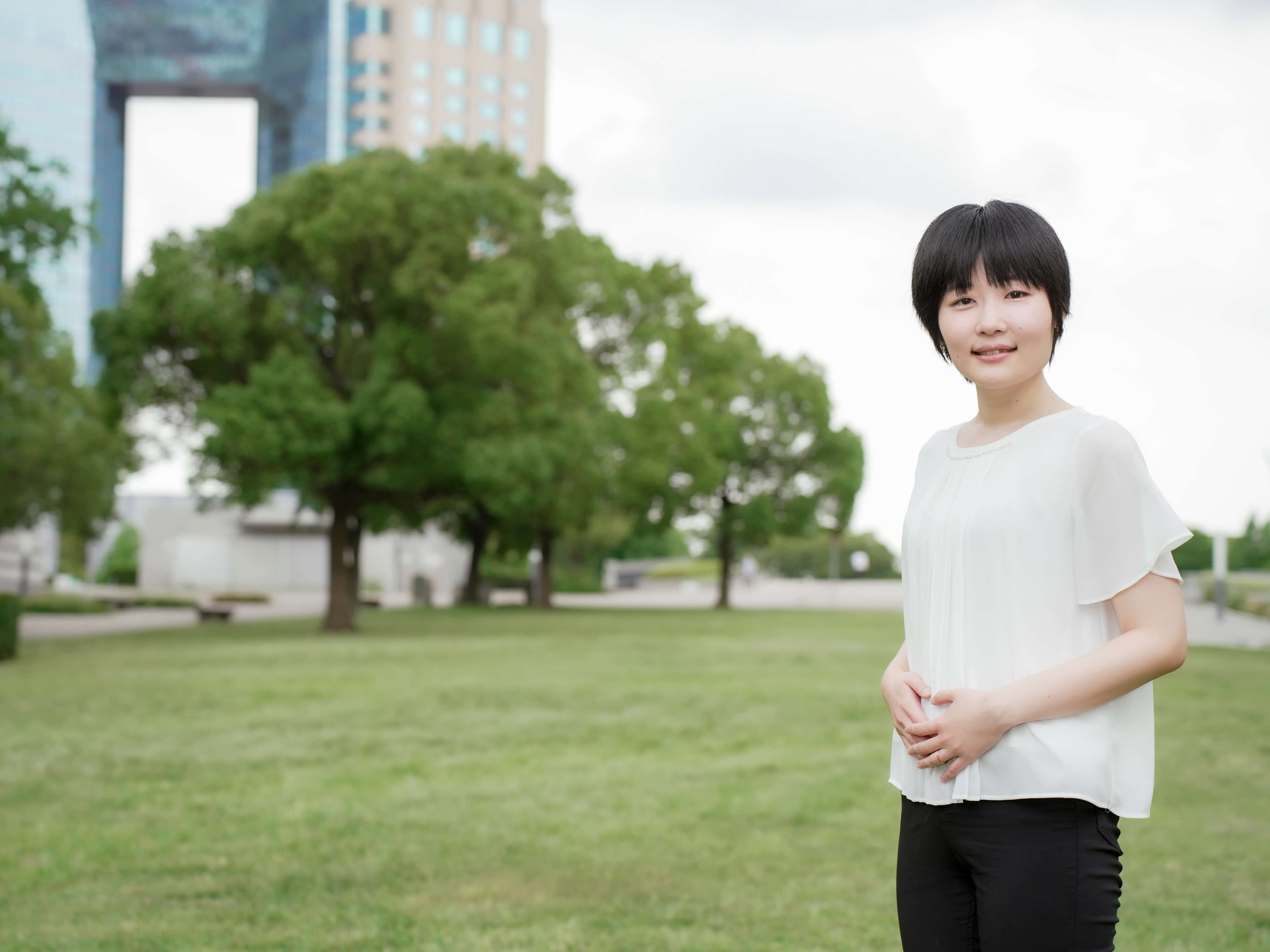 女性社員が話している様子